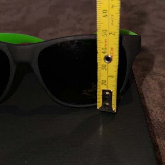 Sunglasses plastic black neon yellow UV400 protection fashion fun glasses unisex - Picture 9 of 9